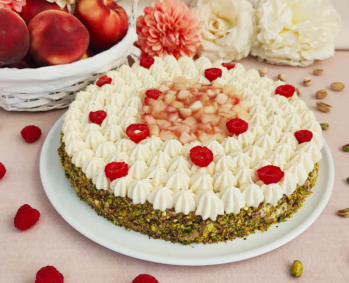 /assets/images/recipes/peach-raspberry-pistachio-cake/1.webp