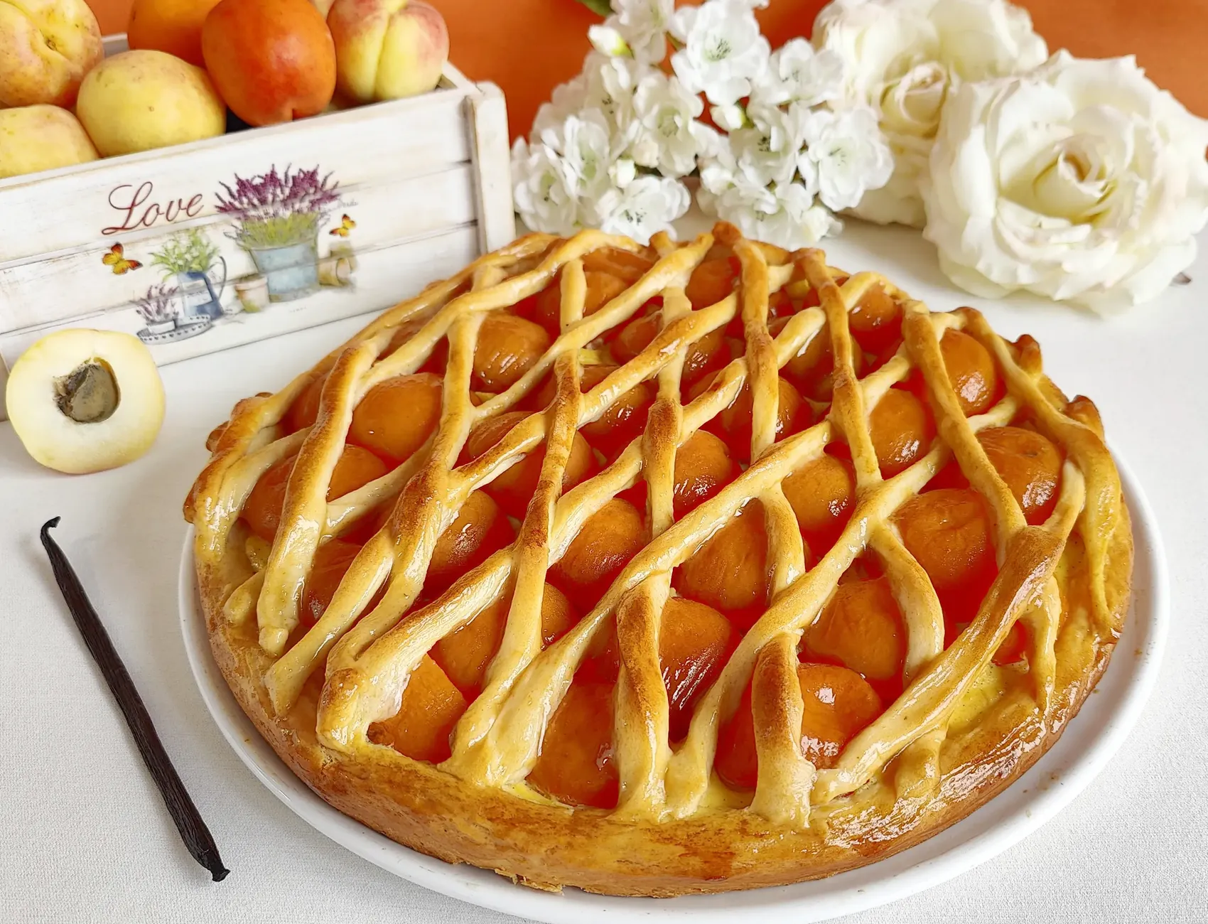 Apricot lattice cake