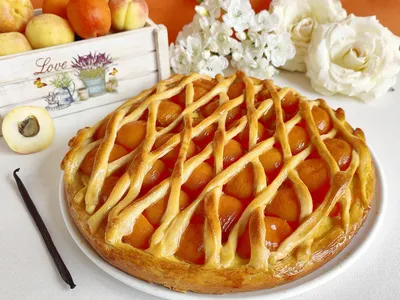 Apricot lattice cake
