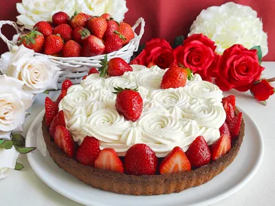 Strawberry almond tart