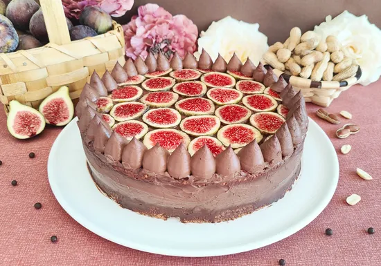 Daquoise de higo, cacahuete y chocolate