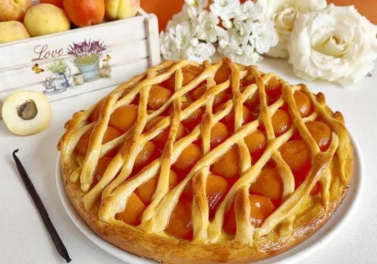 Apricot lattice cake