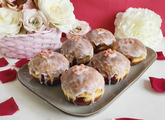 Pączki con confitura de rosas