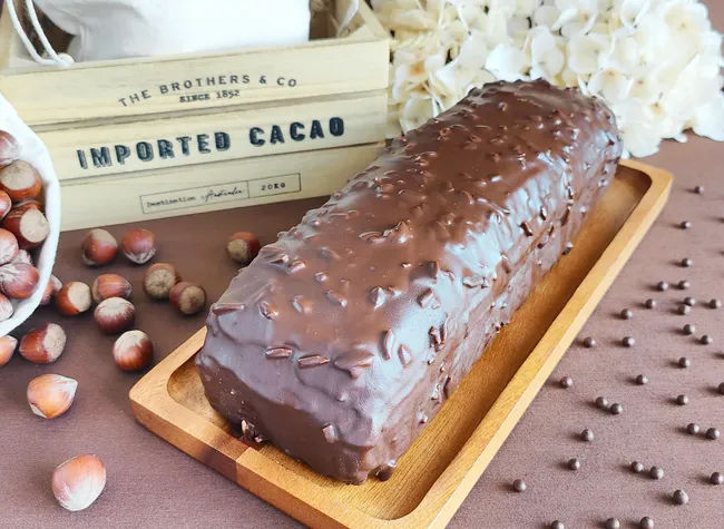 Chocolate hazelnut travel cake