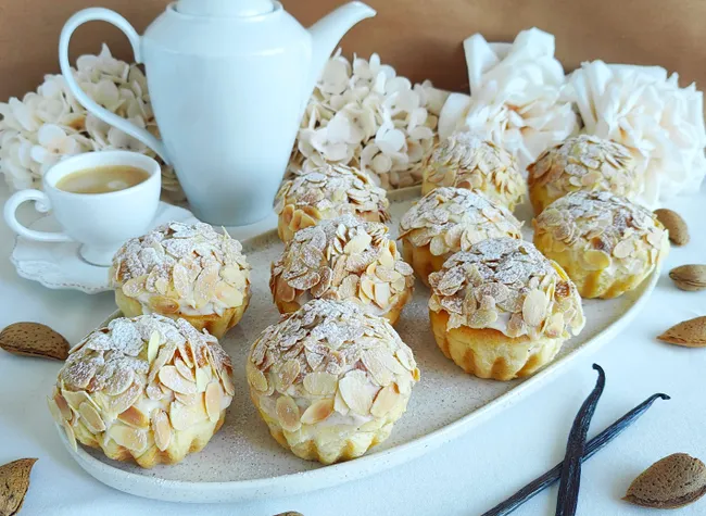 Brioche con almendra relleno de crema y praliné