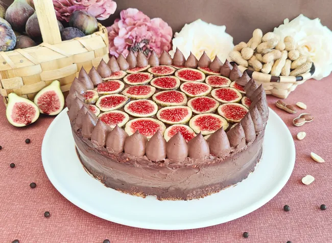 Daquoise de higo, cacahuete y chocolate