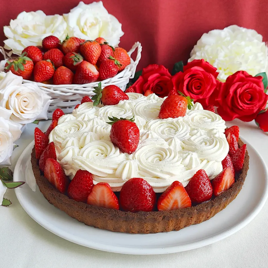 Strawberry almond tart