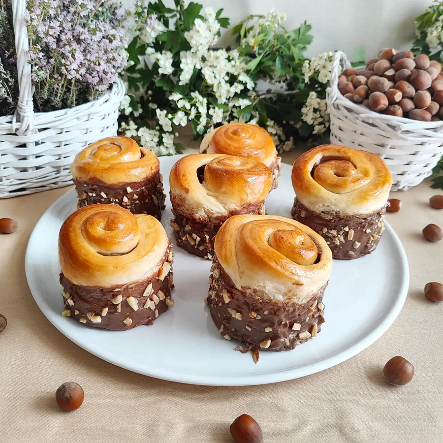 Brioche with hazelnut cream