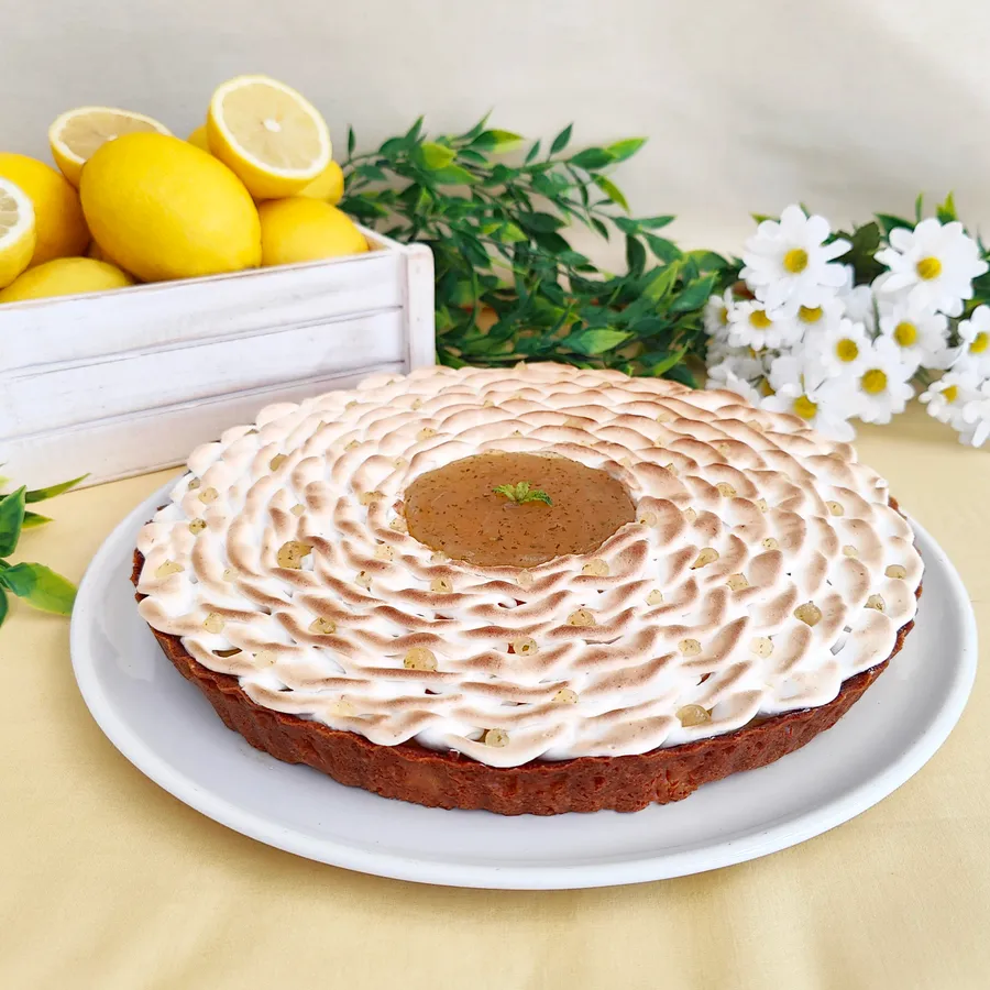Meringue lemon pie