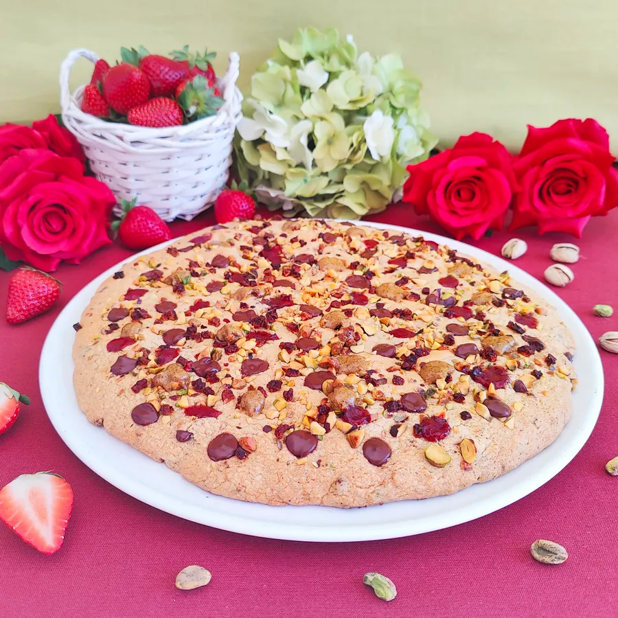 Galleta gigante de fresa, chocolate y pistacho