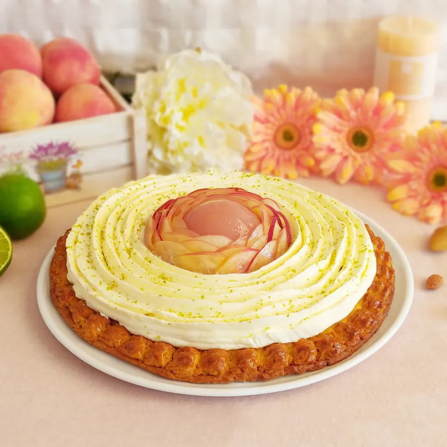 Tarta de melocotón blanco y lima