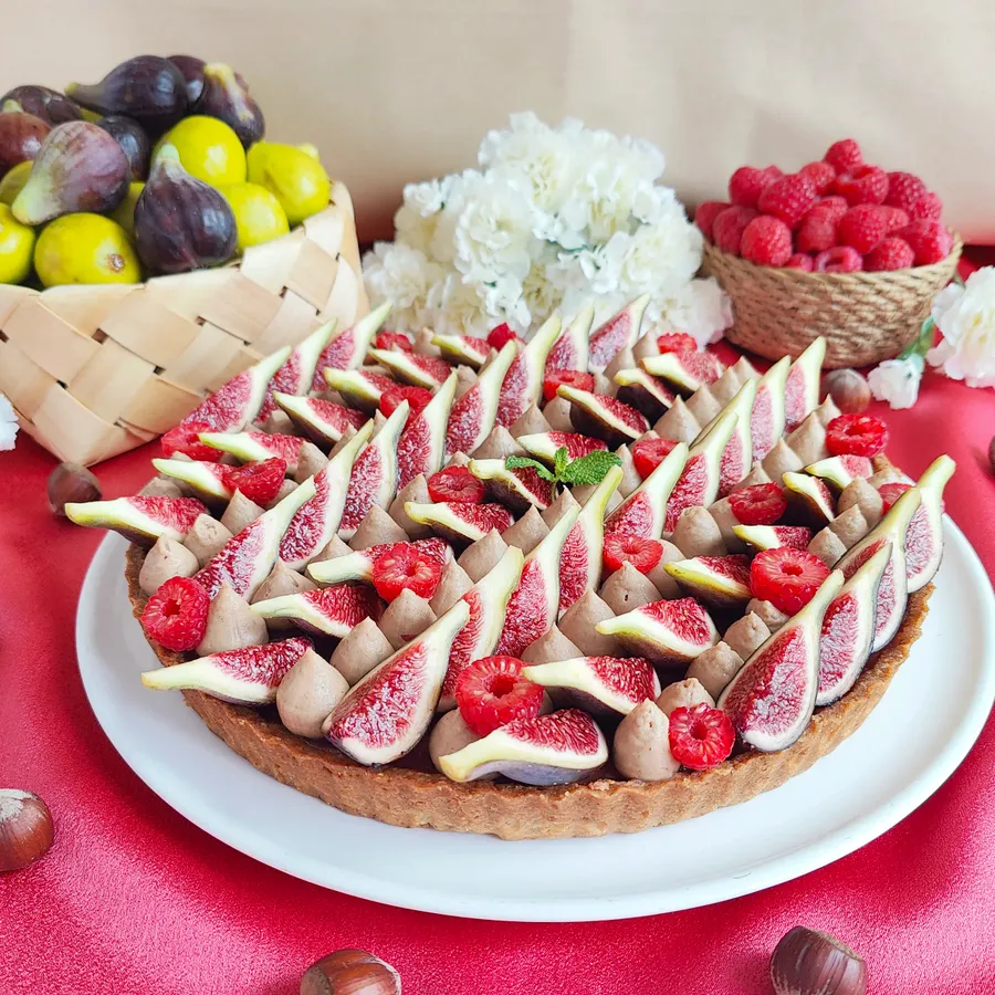 Fig raspberry hazelnut tart