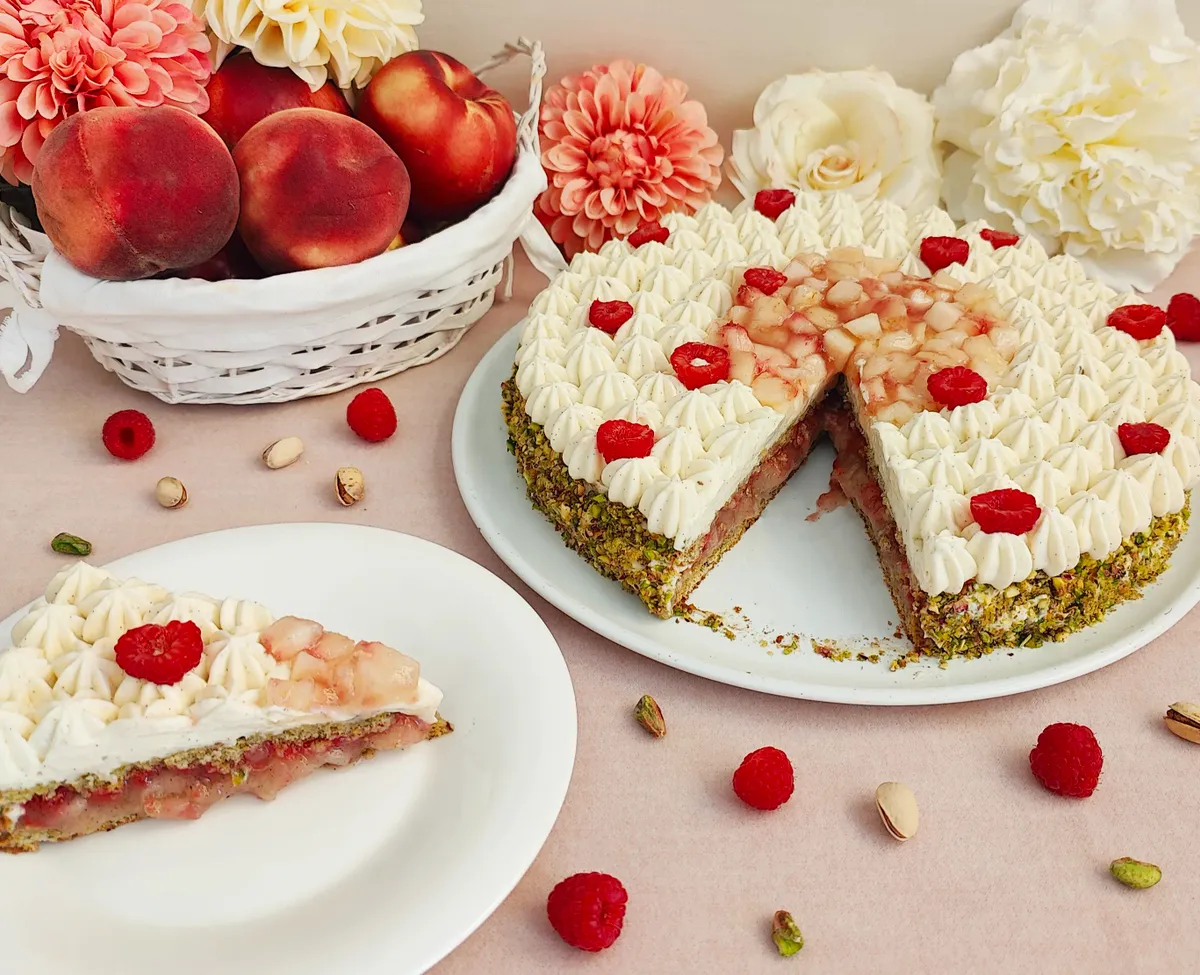 /assets/images/recipes/peach-raspberry-pistachio-cake/3.webp