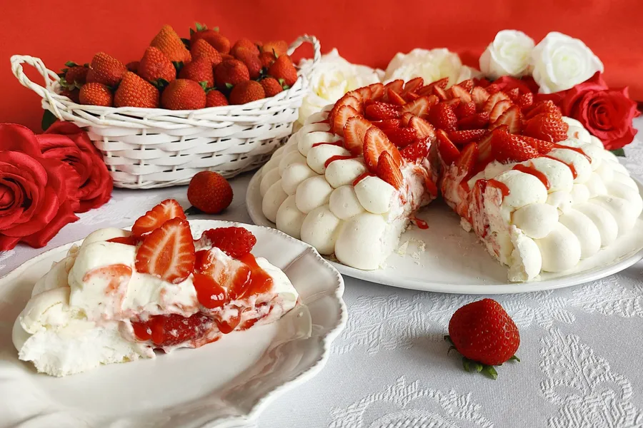 Strawberry Pavlova