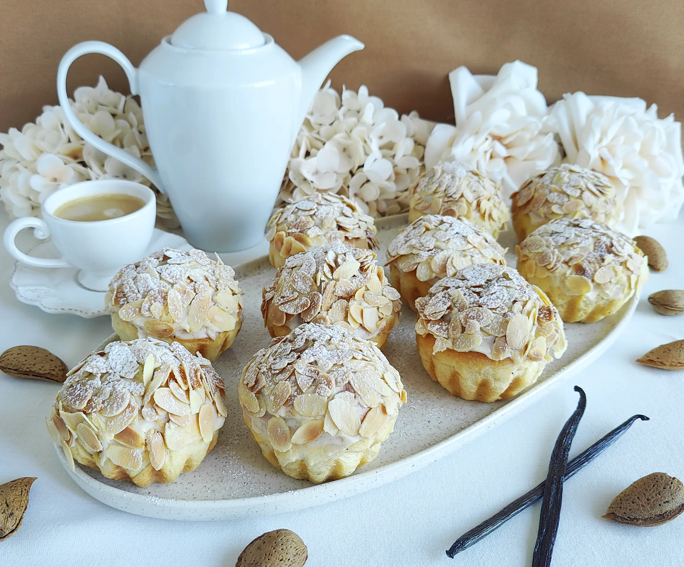 Brioche con almendra relleno de crema y praliné