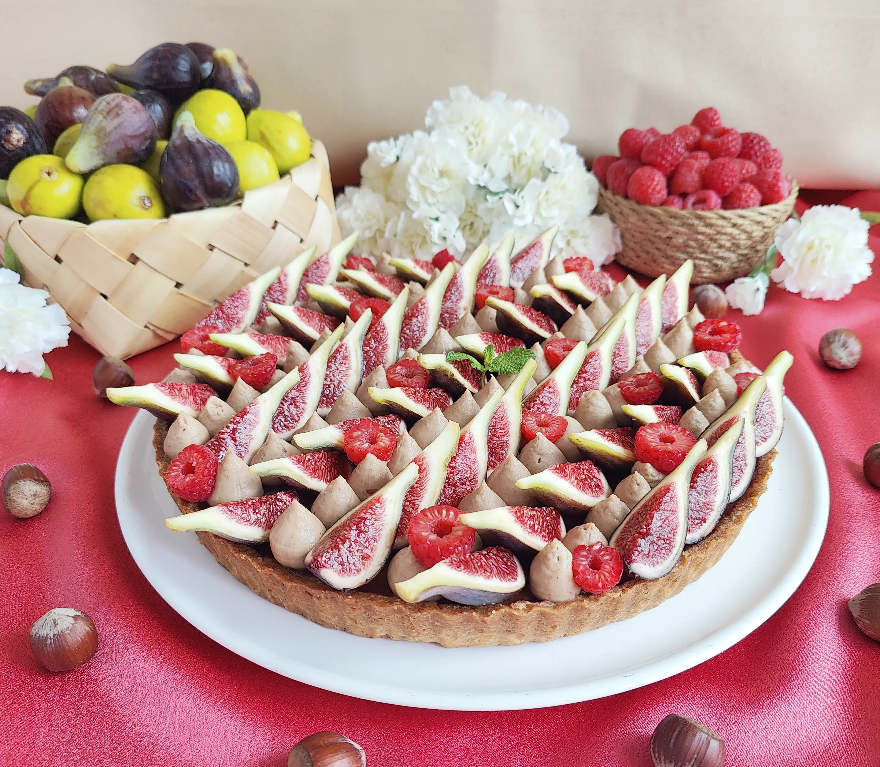 Tarta de higo, frambuesa y avellana