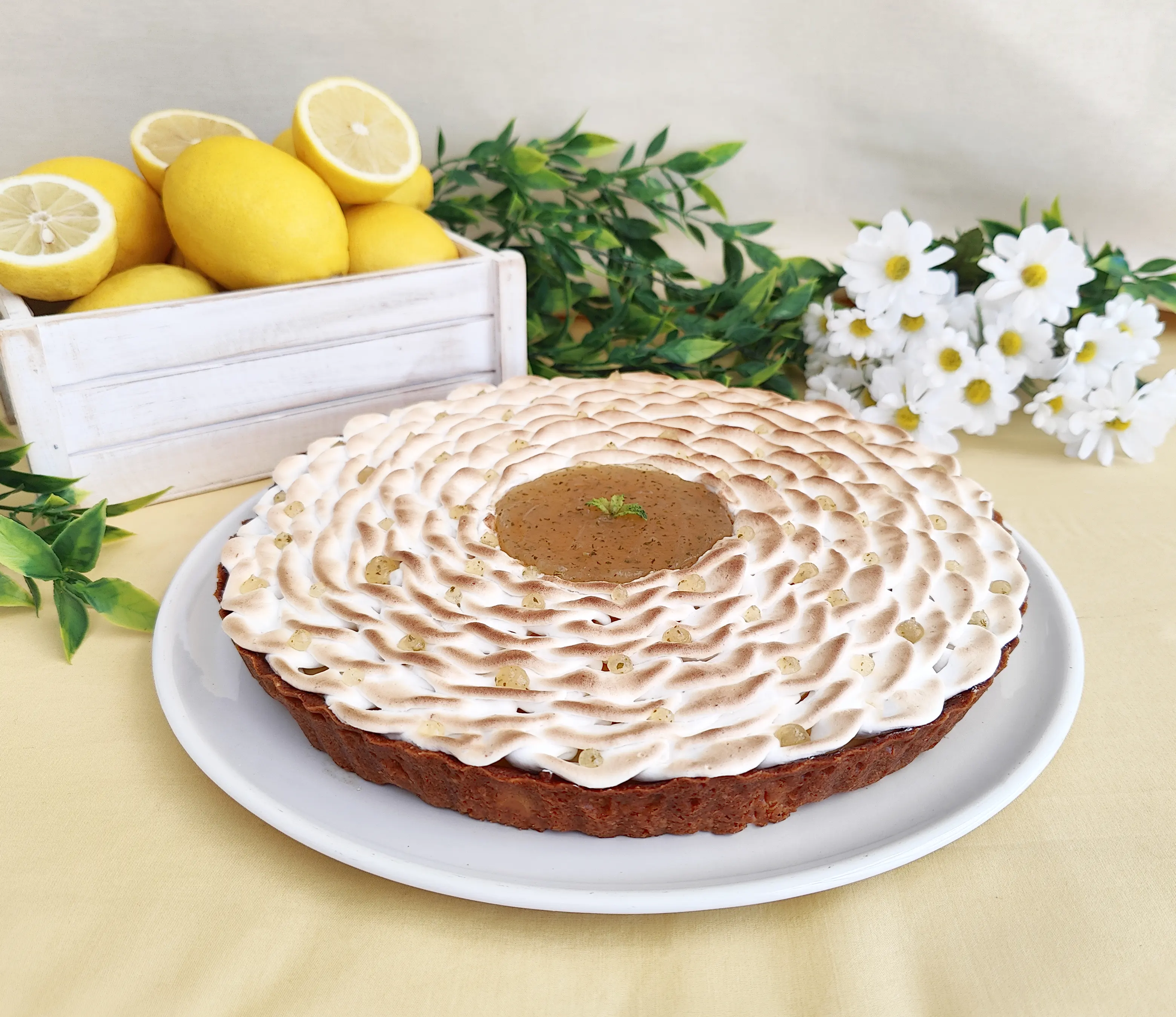 Meringue lemon pie