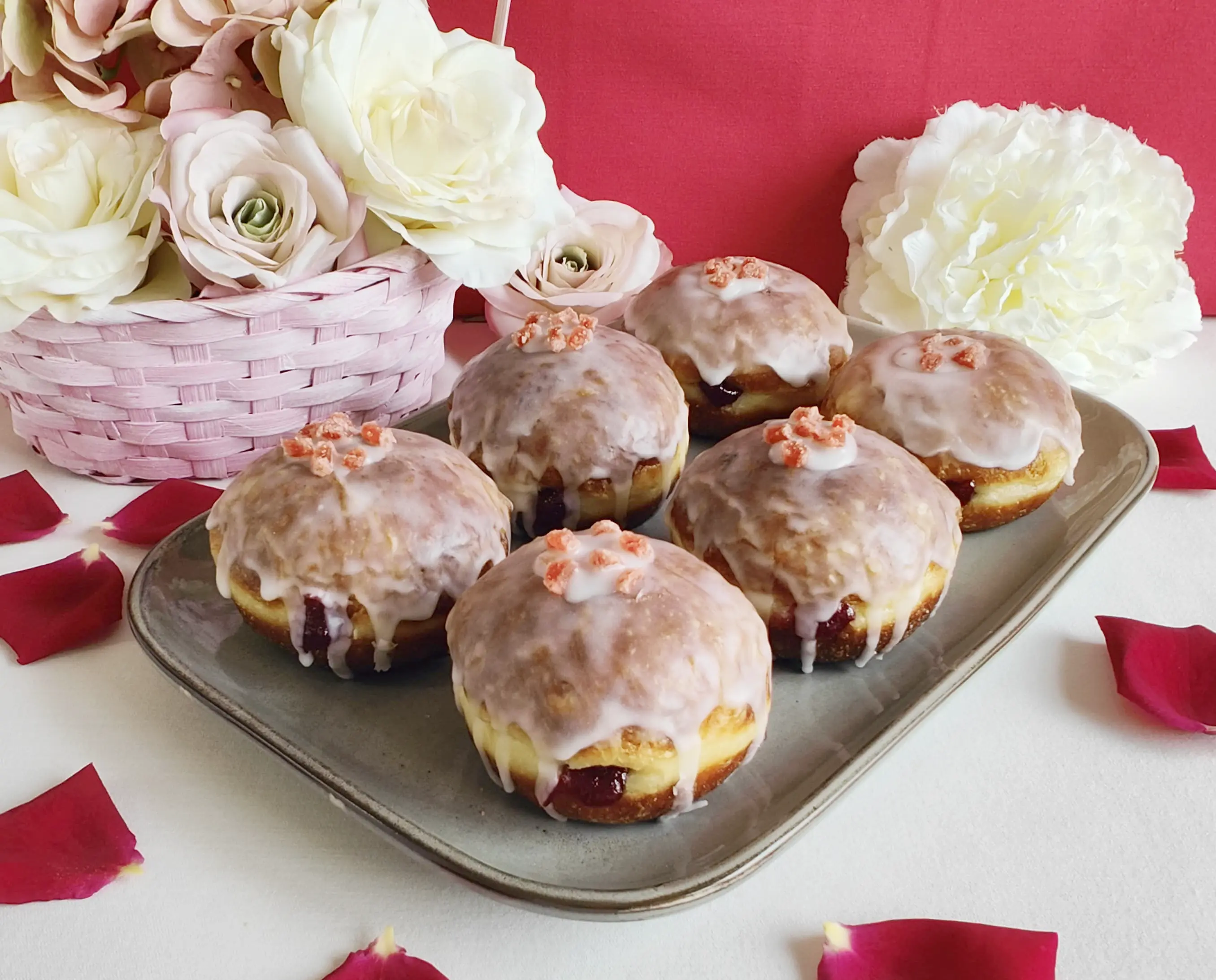Pączki con confitura de rosas