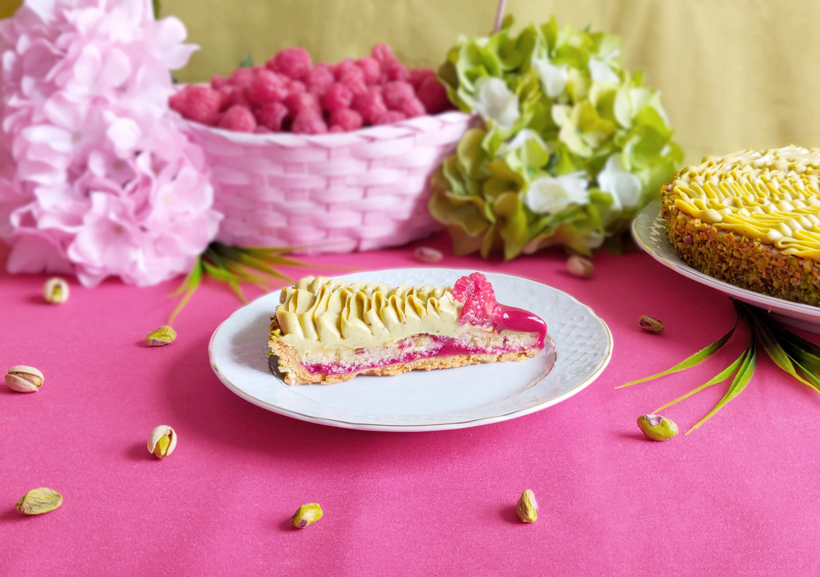 /assets/images/recipes/raspberry-pistachio-tart/2.webp