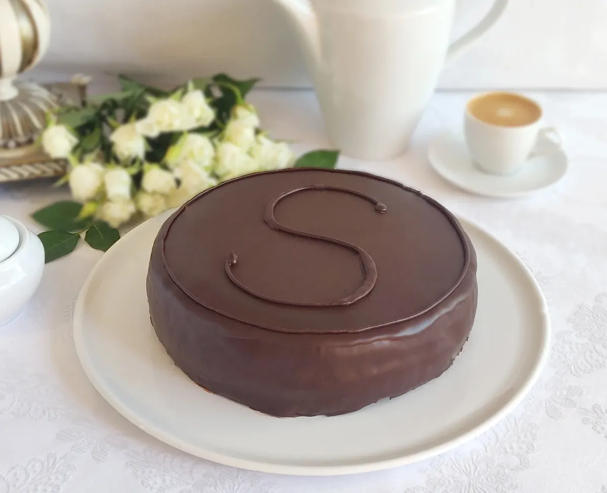 /assets/images/recipes/tarta-sacher/1.webp