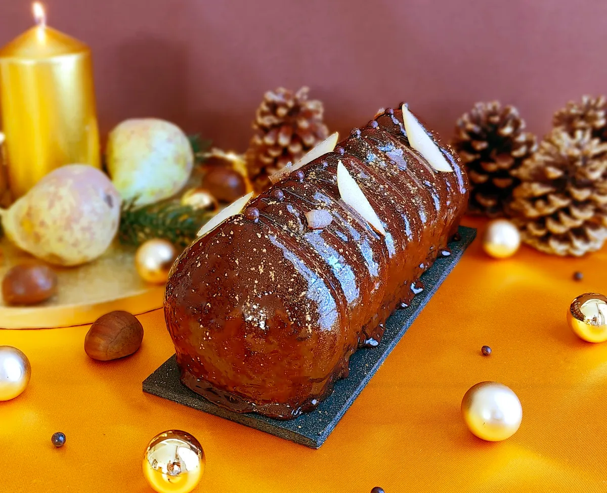 /assets/images/recipes/chocolate-pear-chestnut-yule-log/1.webp