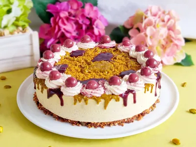 Pistachio cherry cheesecake