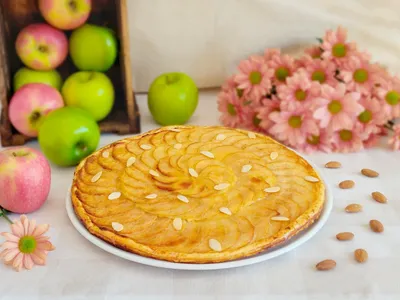 Puff pastry apple tart