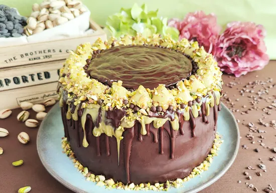Pistachio chocolate cake