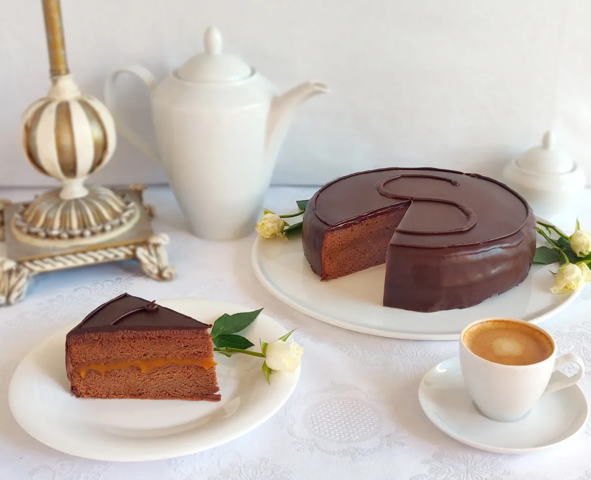 /assets/images/recipes/tarta-sacher/4.webp